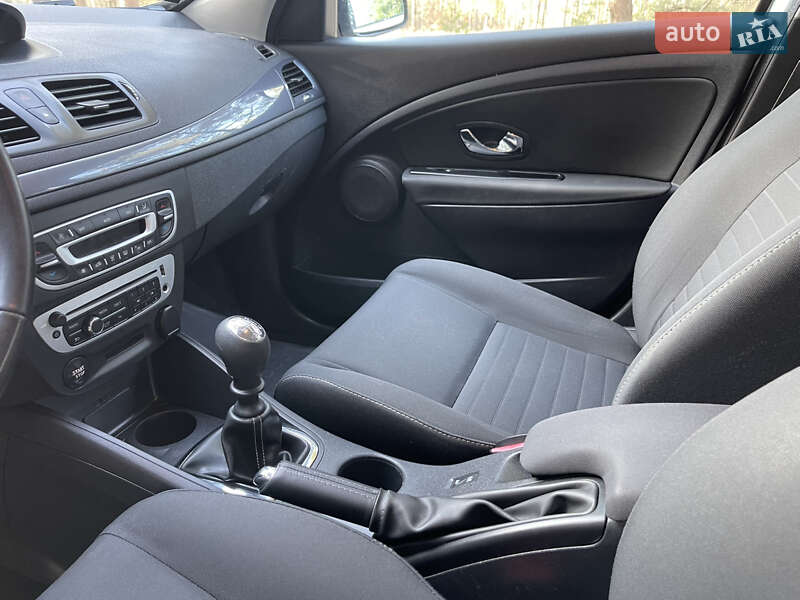 Универсал Renault Megane 2015 в Славуте фото 118 Универсал Renault Megane 2015 в Славуте
