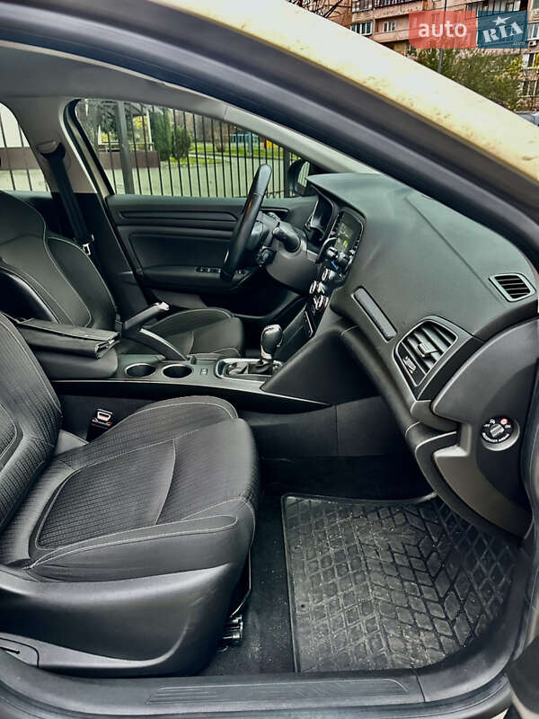 Седан Renault Megane 2018 в Киеве фото 21 Седан Renault Megane 2018 в Киеве