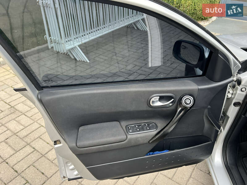 Седан Renault Megane 2007 в Черкасах фото 40 Седан Renault Megane 2007 в Черкасах
