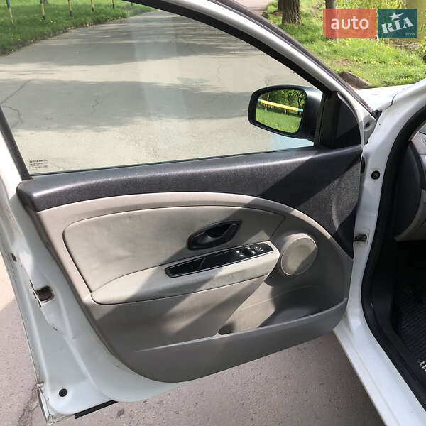 Хэтчбек Renault Megane 2010 в Вишневце фото 12 Хэтчбек Renault Megane 2010 в Вишневце