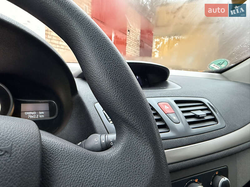 Хэтчбек Renault Megane 2011 в Луцке фото 18 Хэтчбек Renault Megane 2011 в Луцке