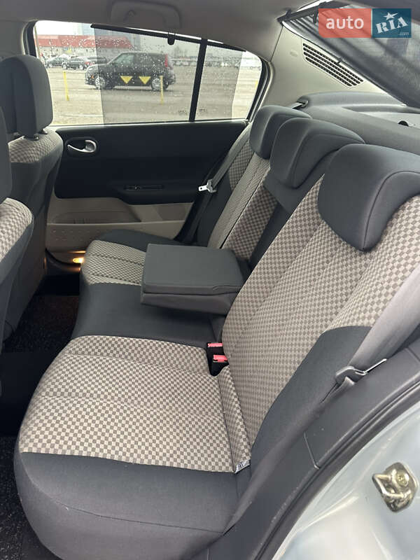Седан Renault Megane 2004 в Киеве