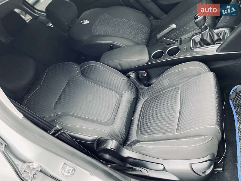 Універсал Renault Megane 2017 в Києві фото 25 Універсал Renault Megane 2017 в Києві