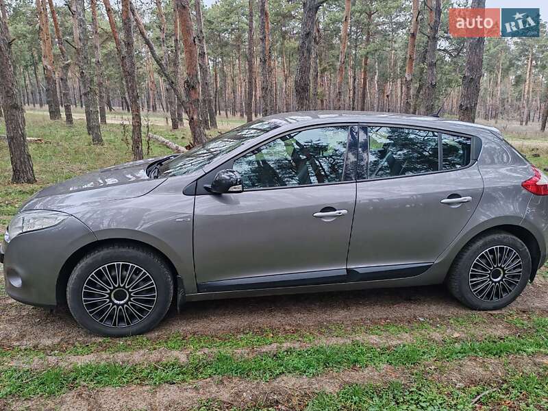 Хэтчбек Renault Megane 2011 в Николаеве фото 3 Хэтчбек Renault Megane 2011 в Николаеве