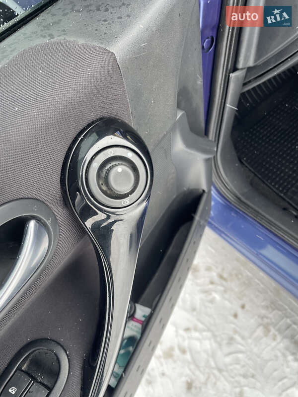 Хэтчбек Renault Megane 2004 в Каменском фото 22 Хэтчбек Renault Megane 2004 в Каменском