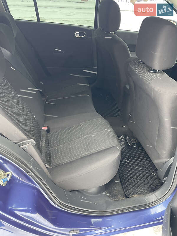 Хэтчбек Renault Megane 2004 в Каменском фото 28 Хэтчбек Renault Megane 2004 в Каменском
