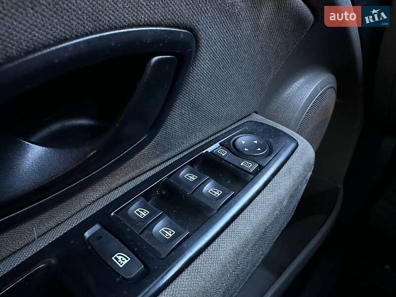 Универсал Renault Megane 2011 в Киеве фото 16 Универсал Renault Megane 2011 в Киеве