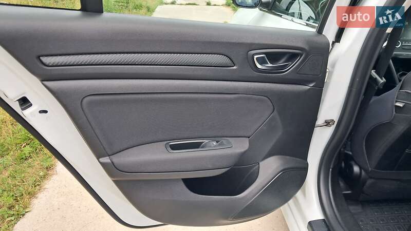 Универсал Renault Megane 2017 в Вишневом