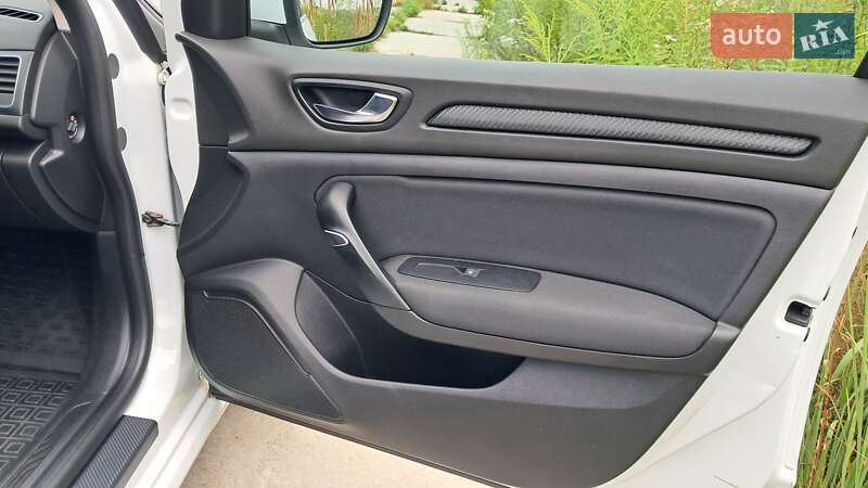 Универсал Renault Megane 2017 в Вишневом