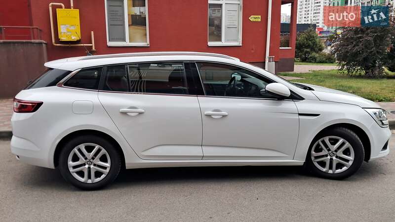 Универсал Renault Megane 2017 в Вишневом