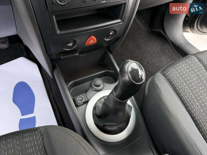 Хэтчбек Renault Megane 2006 в Звягеле фото 27 Хэтчбек Renault Megane 2006 в Звягеле
