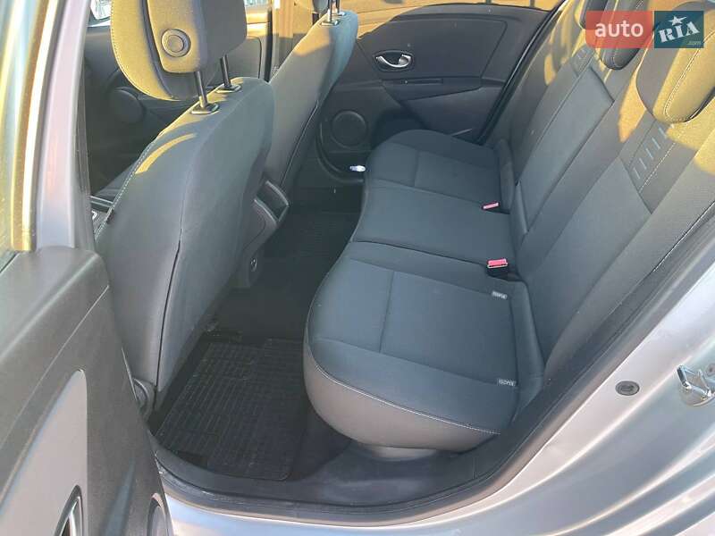 Универсал Renault Megane 2010 в Ракитном фото 26 Универсал Renault Megane 2010 в Ракитном