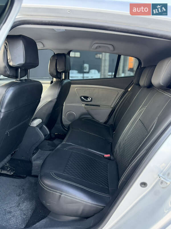 Хэтчбек Renault Megane 2011 в Стрые