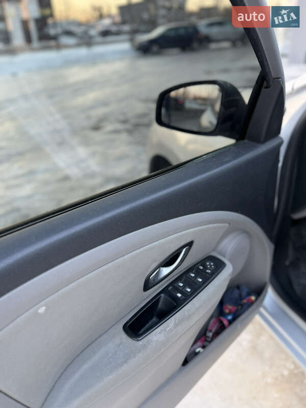 Хэтчбек Renault Megane 2011 в Стрые