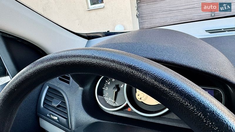 Хэтчбек Renault Megane 2012 в Хороле фото 40 Хэтчбек Renault Megane 2012 в Хороле