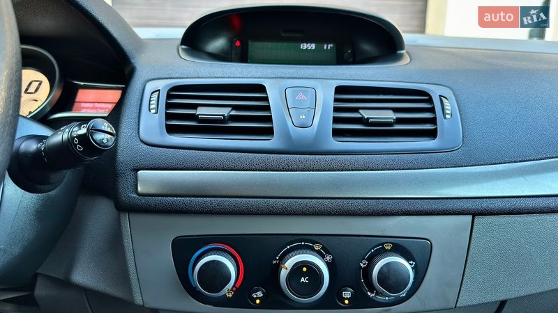 Хэтчбек Renault Megane 2012 в Хороле фото 42 Хэтчбек Renault Megane 2012 в Хороле