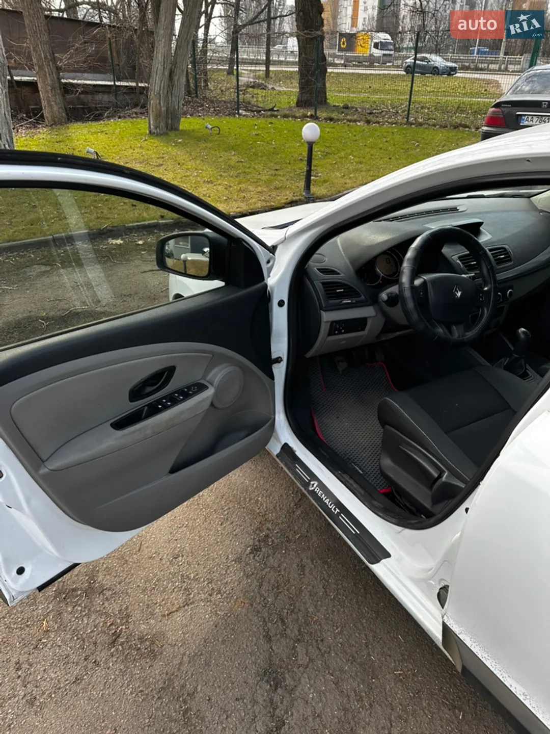 2010 Renault Megane - мініатюра 15