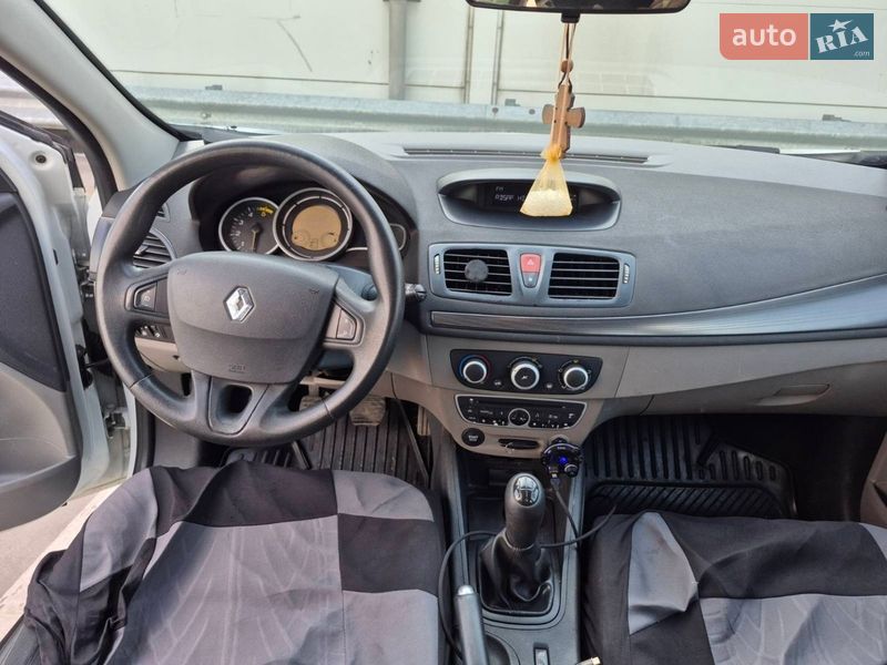 Хэтчбек Renault Megane 2011 в Киеве фото 50 Хэтчбек Renault Megane 2011 в Киеве