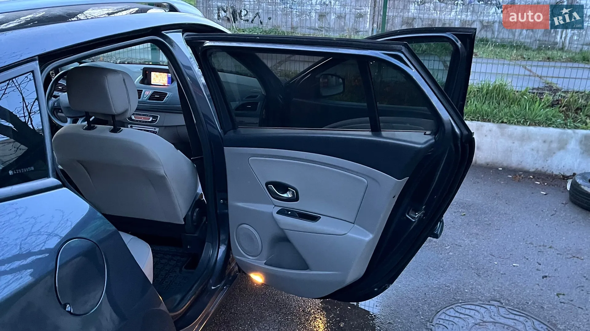 2010 Renault Megane - мініатюра 37