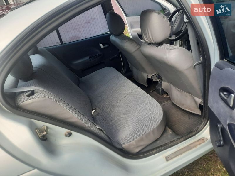 Седан Renault Megane 2003 в Недригайліву