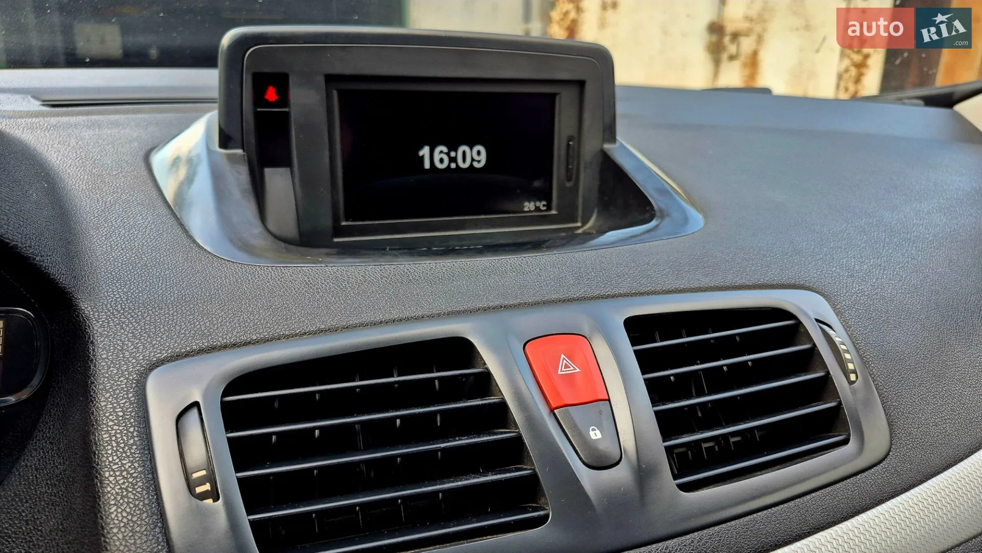 2011 Renault Megane - мініатюра 25