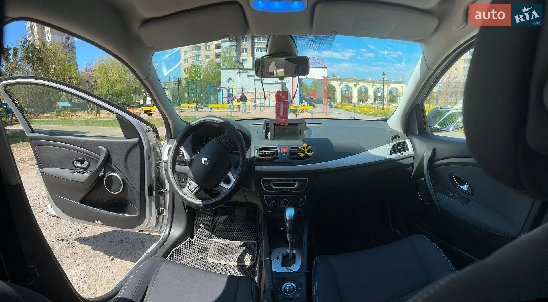 2010 Renault Megane - мініатюра 11