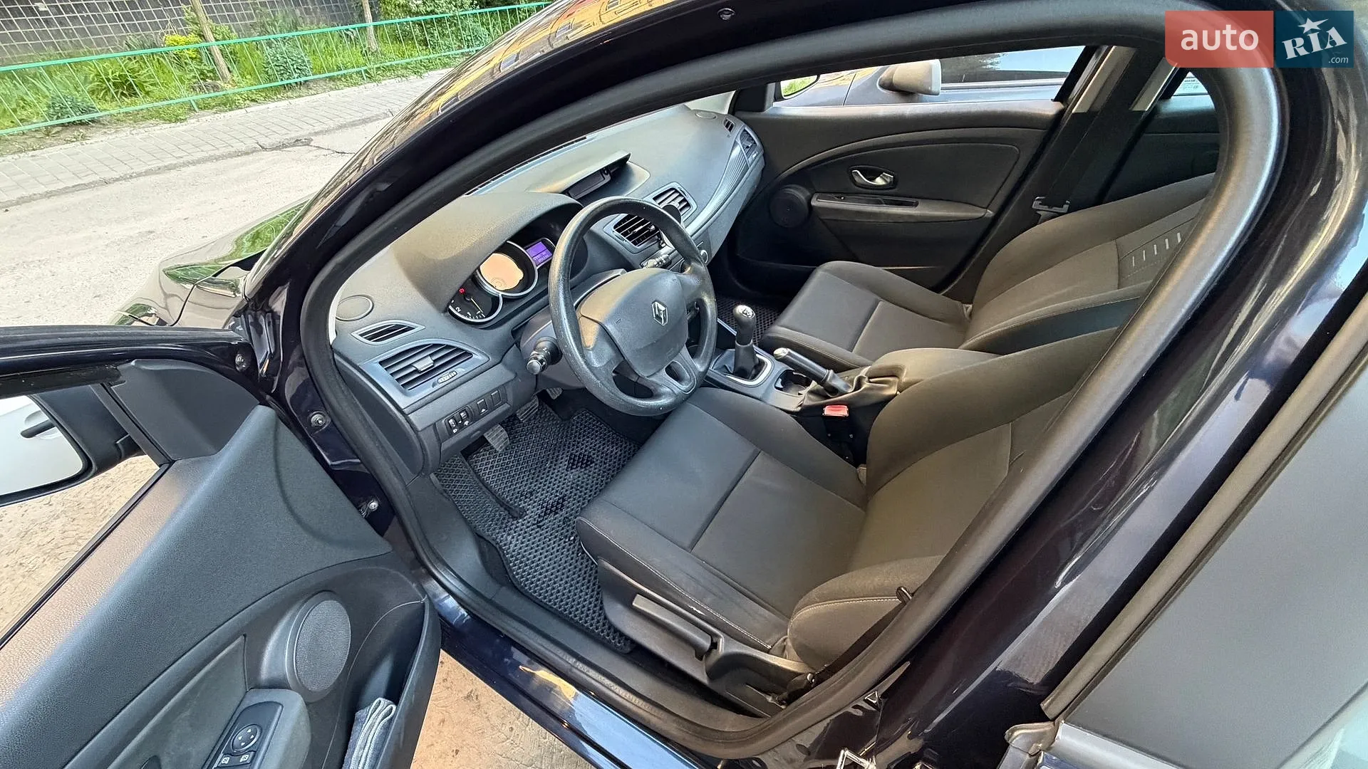 2010 Renault Megane - мініатюра 9