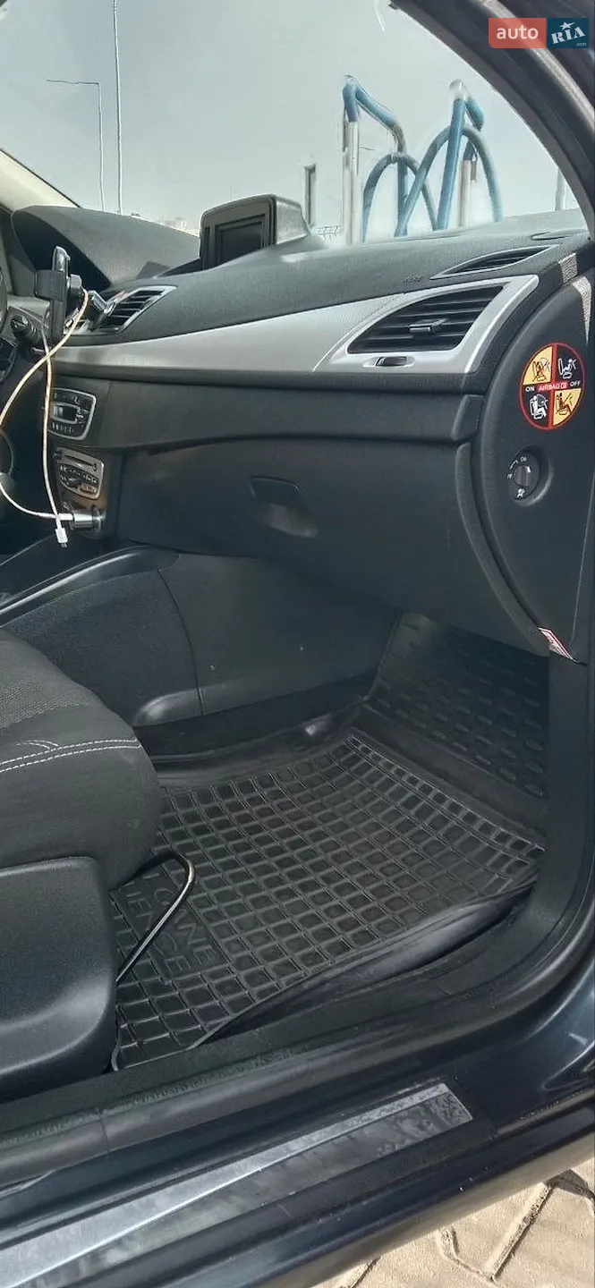 2010 Renault Megane - мініатюра 13