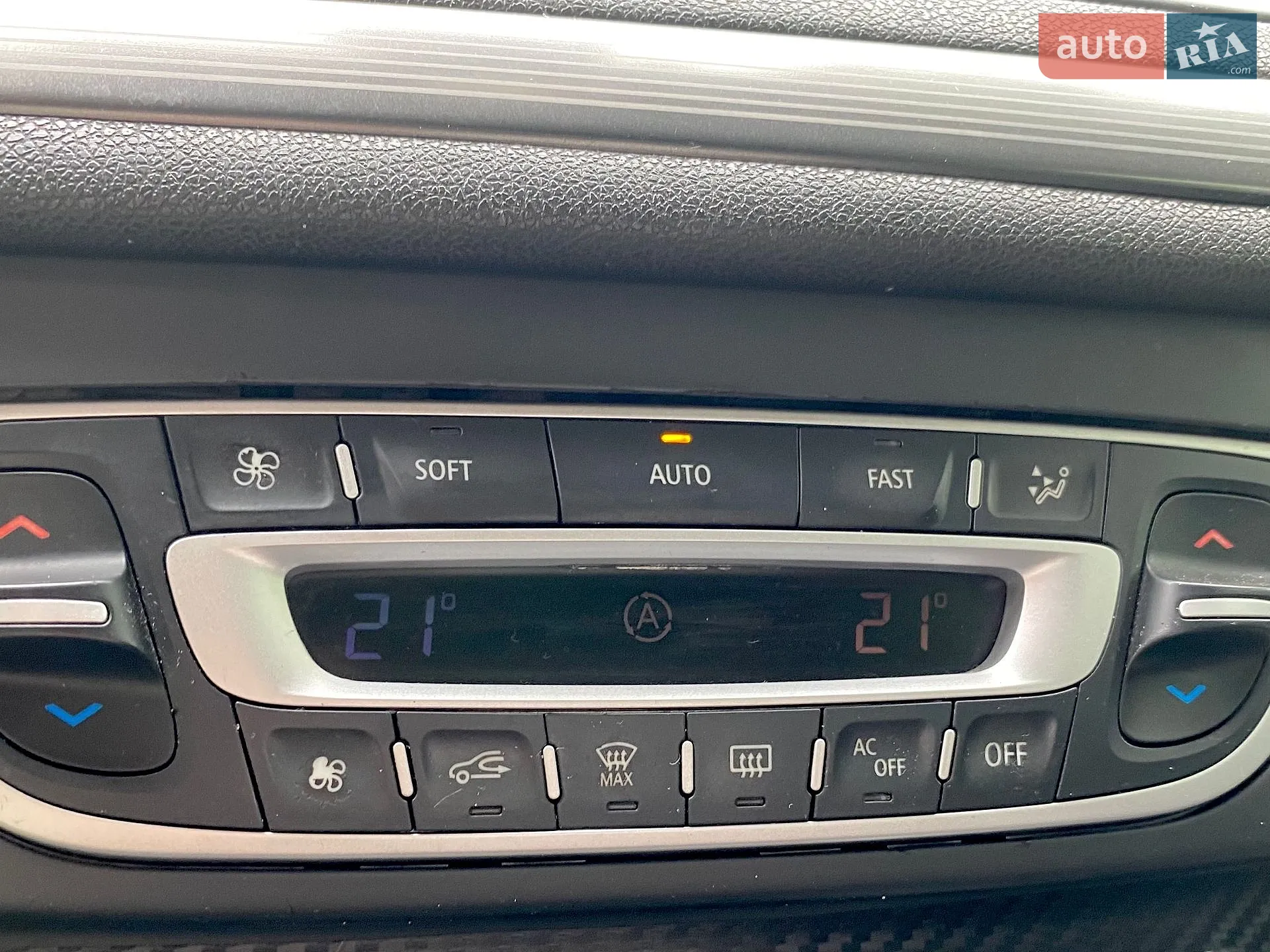 2010 Renault Megane - мініатюра 21