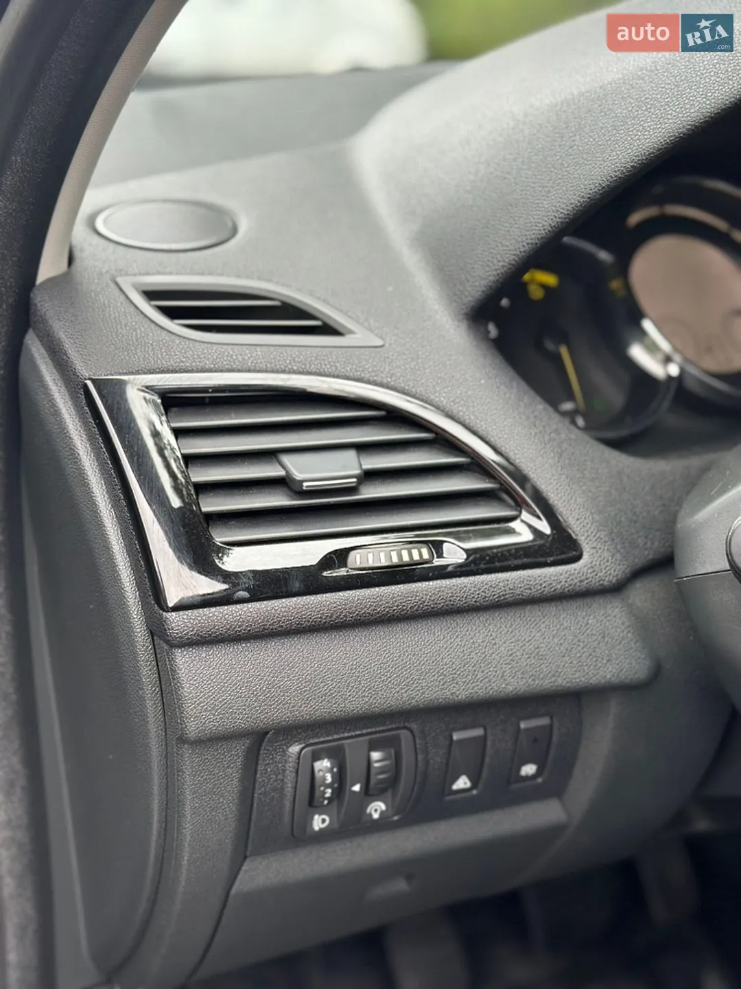 2012 Renault Megane - мініатюра 27