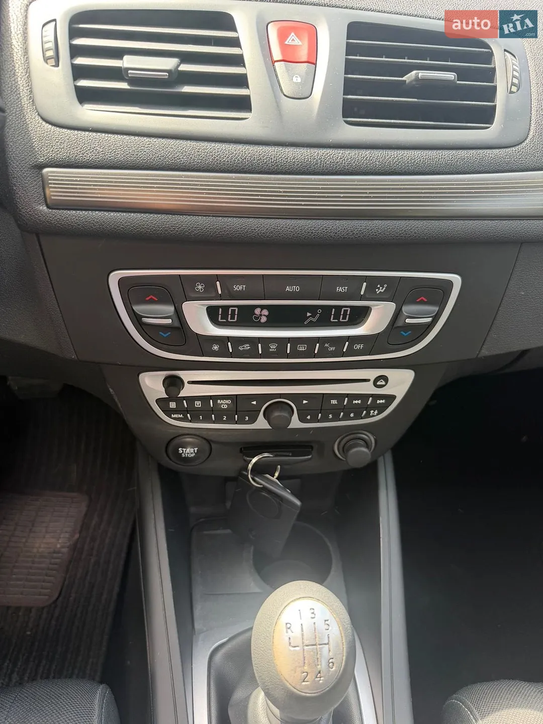 2010 Renault Megane - мініатюра 11