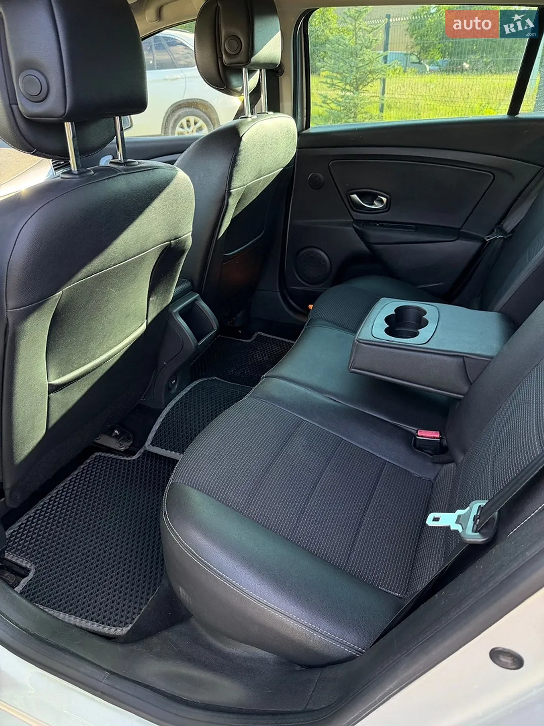 2010 Renault Megane - мініатюра 13