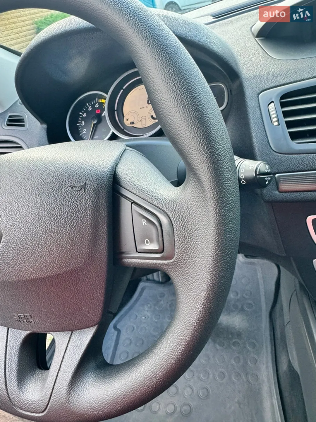2011 Renault Megane - мініатюра 36