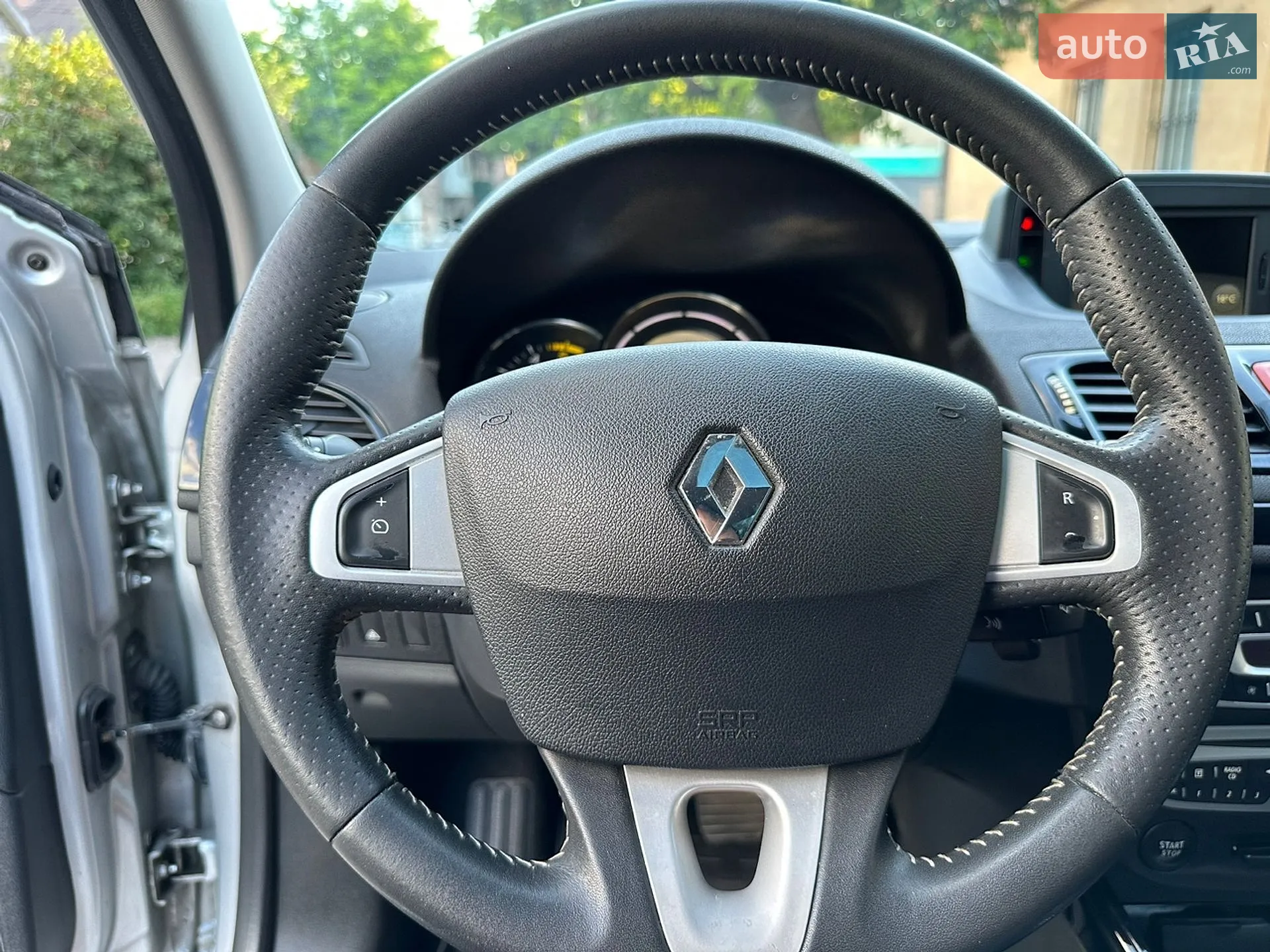 2011 Renault Megane - мініатюра 29