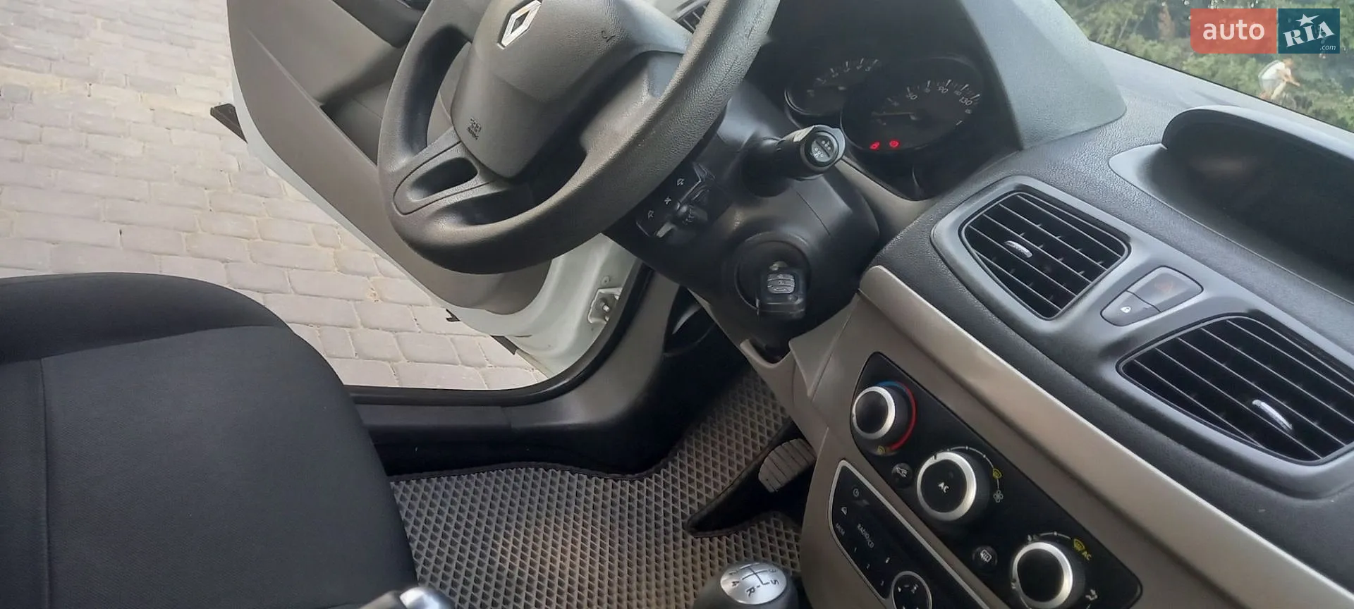 2012 Renault Megane - мініатюра 25