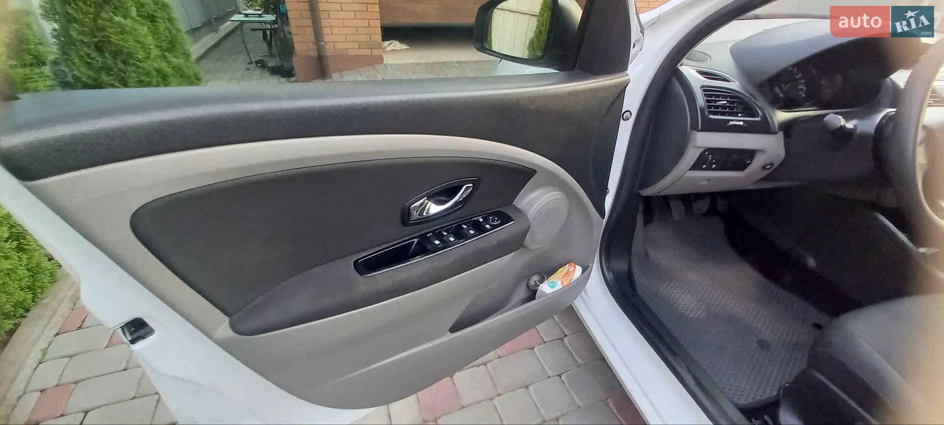 2012 Renault Megane - мініатюра 36