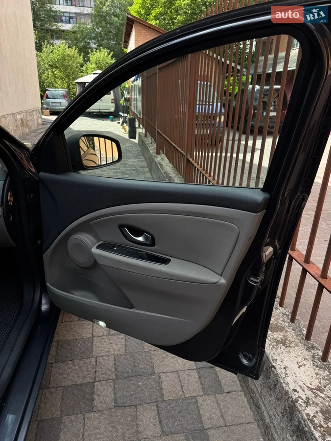 2010 Renault Megane - мініатюра 12