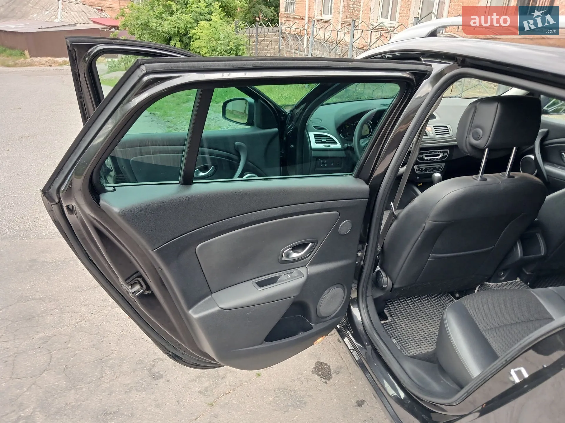 2010 Renault Megane - мініатюра 27