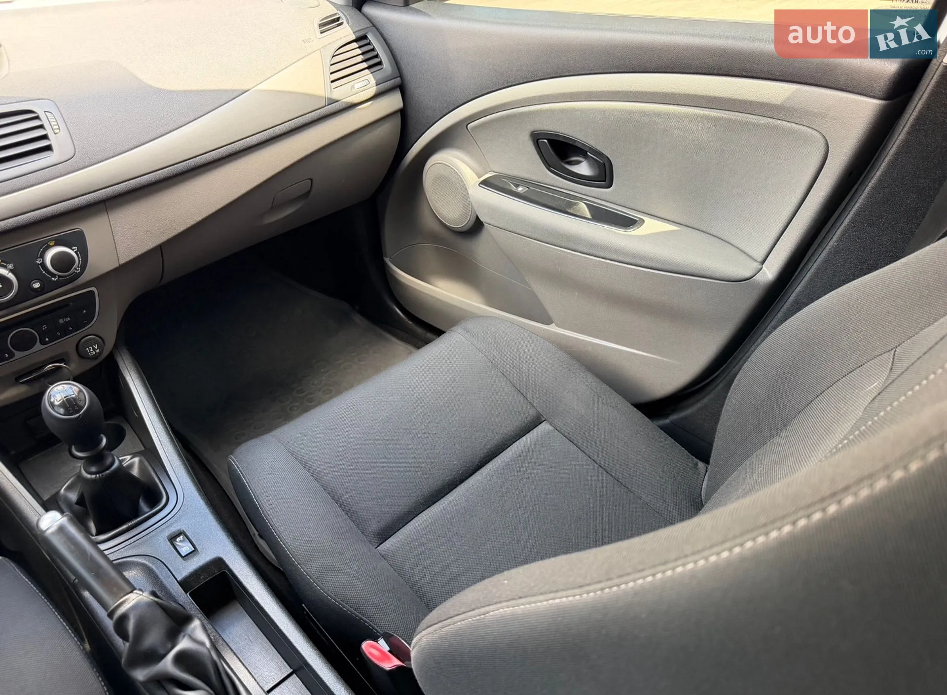 2011 Renault Megane - мініатюра 37