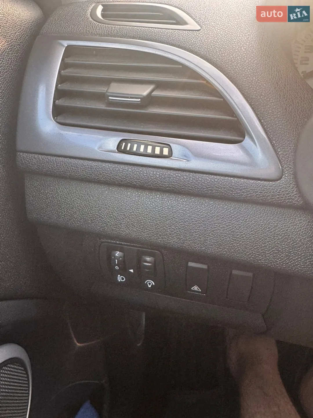 2012 Renault Megane - мініатюра 36