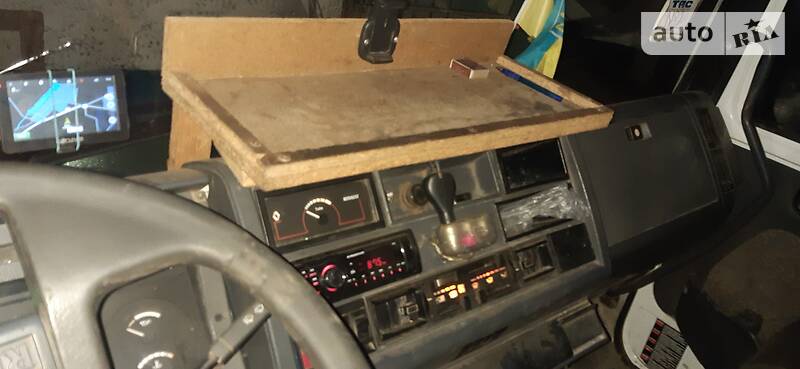 Грузовой фургон Renault Midliner 1999 в Измаиле