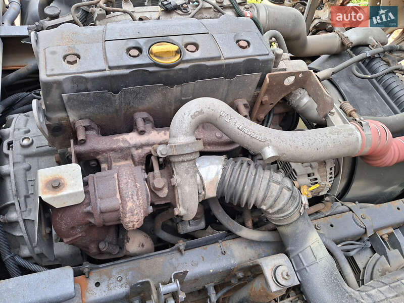 Вантажний фургон Renault Midlum 2004 в Львові