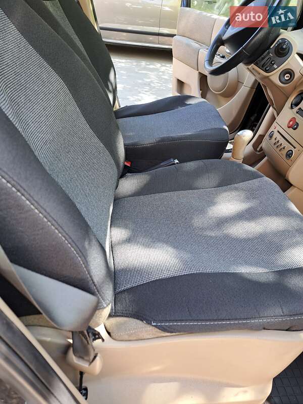 Хэтчбек Renault Modus 2004 в Львове