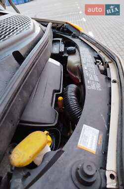 Хэтчбек Renault Modus 2004 в 