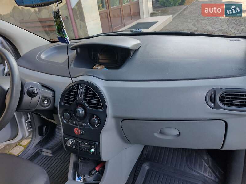 Хэтчбек Renault Modus 2009 в Дубно