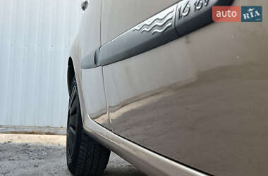 Хэтчбек Renault Modus 2004 в 