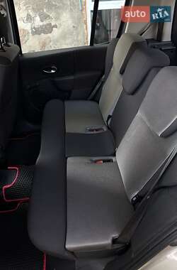 Хетчбек Renault Modus 2006 в  фото 13 Хетчбек Renault Modus 2006 в