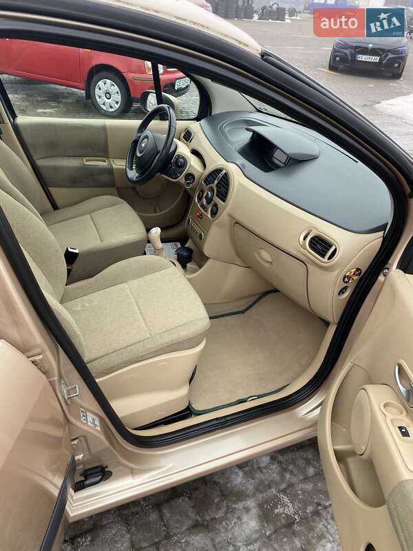 Хэтчбек Renault Modus 2004 в Черновцах