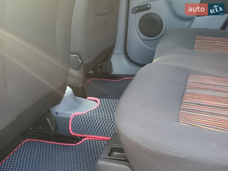 Хетчбек Renault Modus 2008 в Володимирці