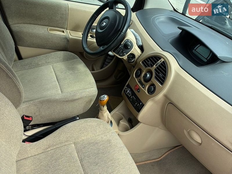Хэтчбек Renault Modus 2004 в Ивано-Франковске